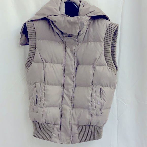 BCBG Maxazaria Duck Feather-Fill Puffer Vest with Detachable Hood in Taupe Sz M - Picture 4 of 13